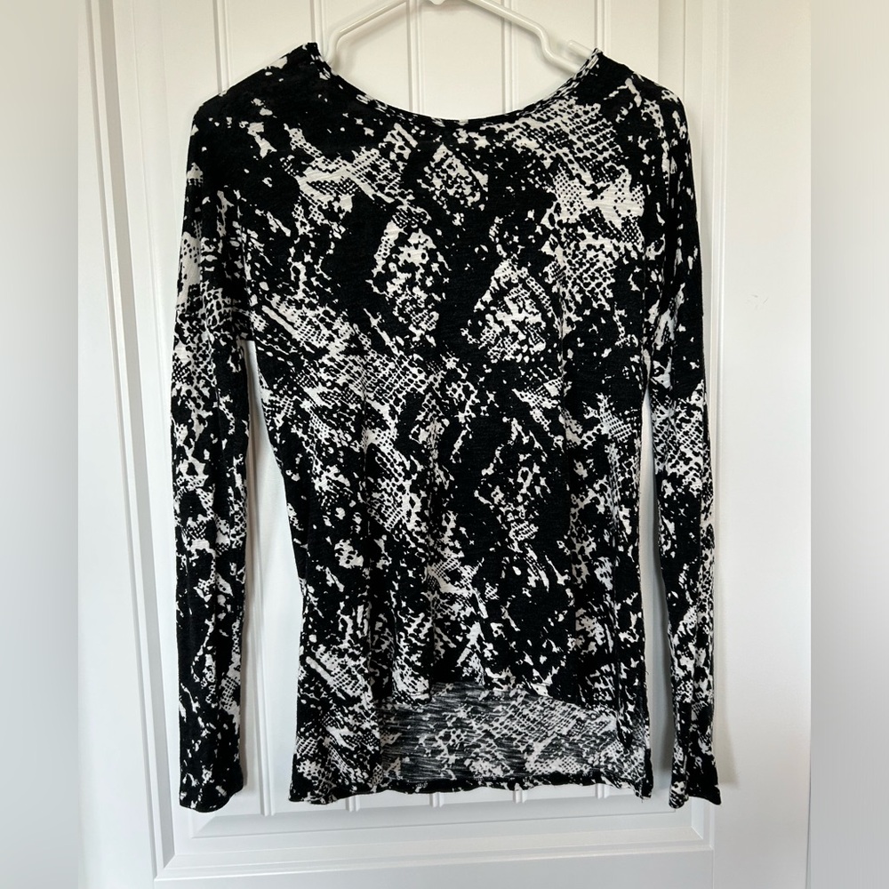 Apt. 9 Black and White High-Low Lightweight Top - S